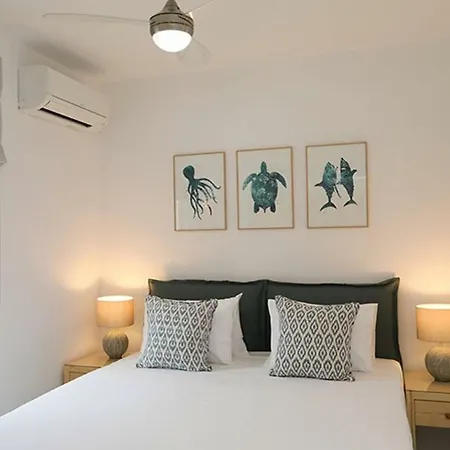 A Luxurious Seafront Penthouse Overlooking The Picturesque Harbour Of * Σκιάθος Πόλη
