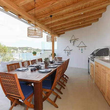 Διαμέρισμα A Luxurious Seafront Penthouse Overlooking The Picturesque Harbour Of Σκιάθος Πόλη