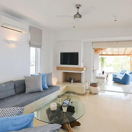 A Luxurious Seafront Penthouse Overlooking The Picturesque Harbour Of Σκιάθος Πόλη