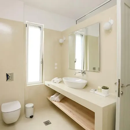 A Luxurious Seafront Penthouse Overlooking The Picturesque Harbour Of Διαμέρισμα *