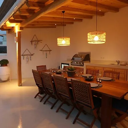 A Luxurious Seafront Penthouse Overlooking The Picturesque Harbour Of Σκιάθος Πόλη