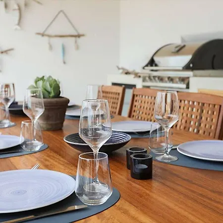 A Luxurious Seafront Penthouse Overlooking The Picturesque Harbour Of Διαμέρισμα