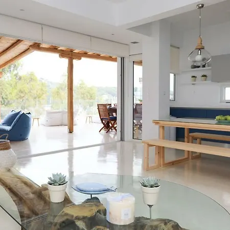 A Luxurious Seafront Penthouse Overlooking The Picturesque Harbour Of Διαμέρισμα